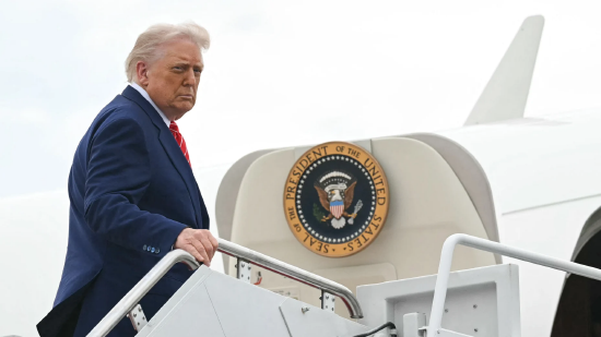 秦安配资 特朗普顾问在法律争端中为关税辩护，坚称关税“不会消失”