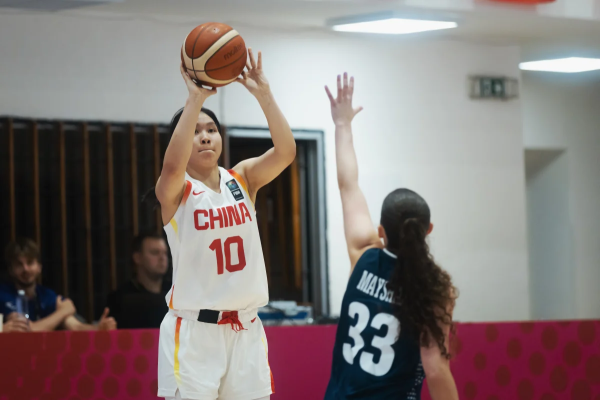 冠达管理 李梦接班人是她？中国女篮又一18岁1米83前锋崛起：3战轰59分
